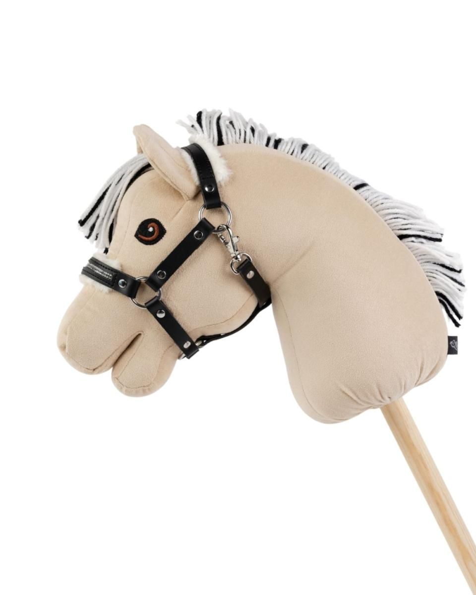 Grime til kjepphest, plysj og blanke stener